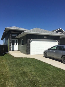 Saskatoon House For Rent | Hampton Village | 4 Bedroom Upper Home