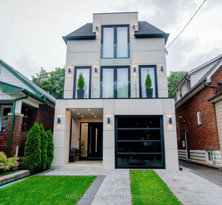 Toronto Detached Home - Steps From Waterfront