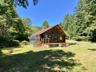WATERFRONT on 5.14 acres on Pender Island!