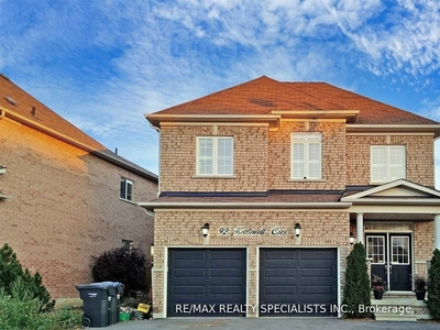 92 Kettlewell Cres Brampton, ON L6R 0T1