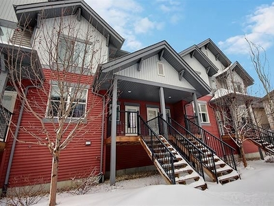 Edmonton Pet Friendly Townhouse For Rent | Aurora | Nice 3 bedrooms townhouse at