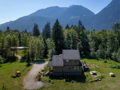 House for sale, 15060 SQUAMISH VALLEY ROAD, in Squamish-Lillooet, Canada