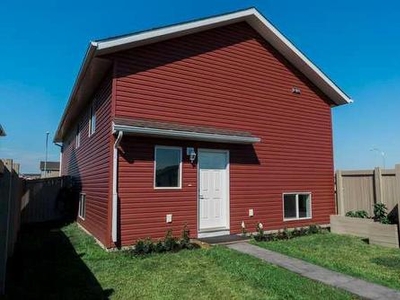 House For Sale In Cobblestone, Grande Prairie, Alberta