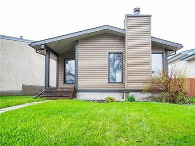 House For Sale In Inkster Gardens, Winnipeg, Manitoba