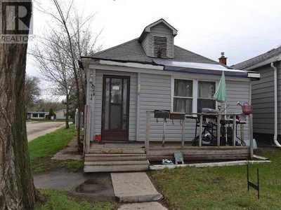 House For Sale In King George, Saskatoon, Saskatchewan