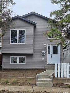 House For Sale In Westmount, Saskatoon, Saskatchewan