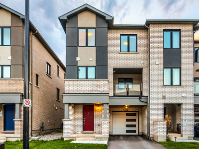 Stunning 3 Storey, 3-Bed, 3-Bath Townhouse for Sale in Milton