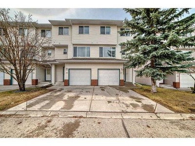 Townhouse For Sale In Harvest Hills, Calgary, Alberta