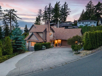 5084 PINETREE CRESCENT West Vancouver