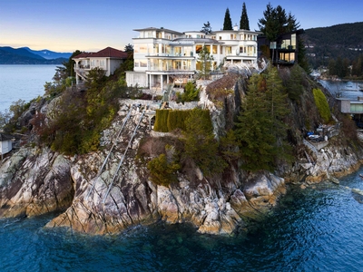 5310 SEASIDE PLACE West Vancouver
