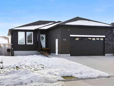 Beautiful Home For Sale in Pilot Butte