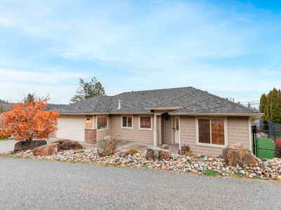 Beautiful Rose Valley Rancher With Suite