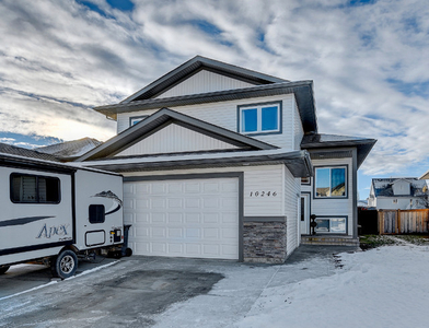 Fully Developed 5 bed, 3 bath Modified Bilevel in Sexsmith, AB