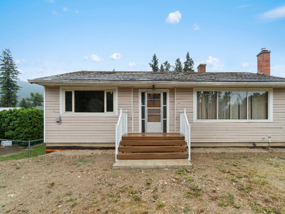 Great Starter or Investment Home in Armstrong!