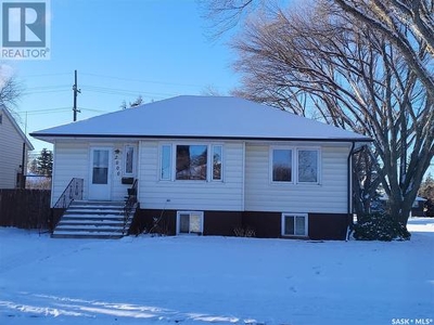 House For Sale In Queen Elizabeth, Saskatoon, Saskatchewan