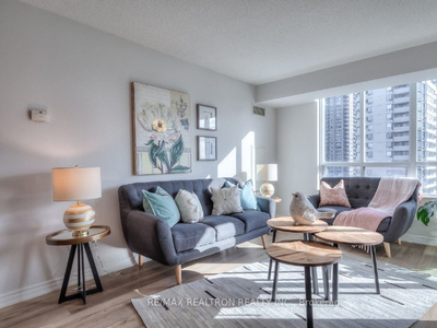 Spacious 2 Bed + Den Condo Unit In The Heart Of The Mississauga!