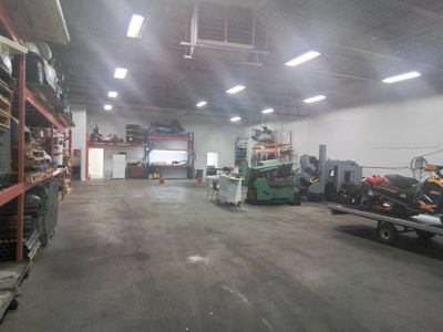 1,500 - 2,000 sqft shared industrial WHS for rent in Mississauga