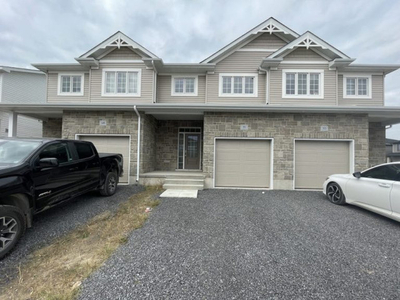 Brand new 3 bed townhome in Woodhaven- 351 Buckthorn Dr