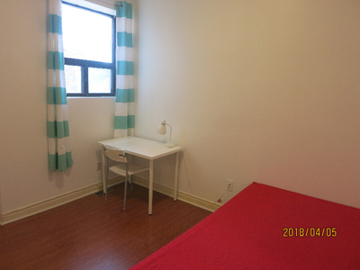 Downtown,College/bathurst Big room+private bathroom $1280/Month