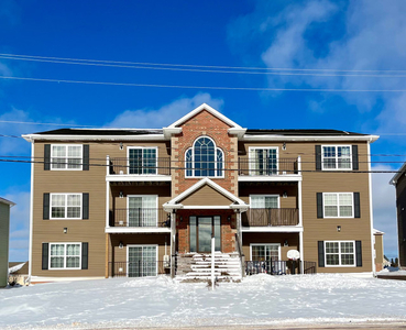 Large one-bedroom condo for sale in Stratford