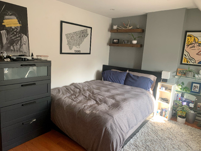 LARGE SPACIOUS ROOM WITH PARKING IN LITTLE ITALY