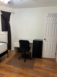 Master bedroom with own bathroom on Kennedy/ Sheppard