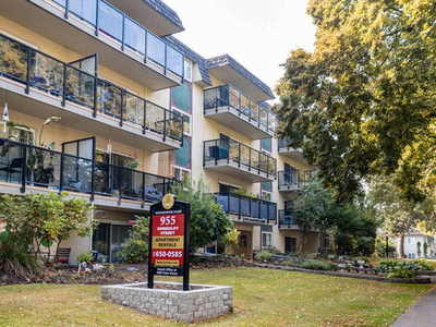 Westminster Court - 1 Bdrm available at 955 Humboldt Street, Vic