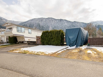 35 1436 FROST ROAD Chilliwack