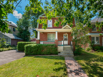 4BR+DEN House with Yard in Wellington West