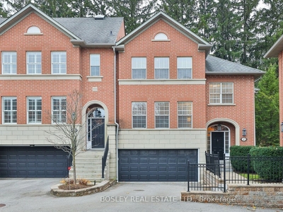 Fully Renovated Executive Townhome In Olde Thornhill