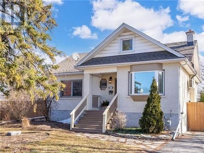 House In Laurentian, Ottawa, Ontario