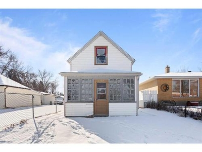 House For Sale In North Flats, Medicine Hat, Alberta