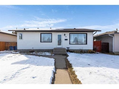 House For Sale In NW Crescent Heights, Medicine Hat, Alberta