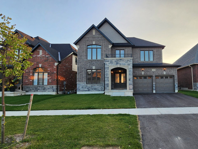 Luxurious 4-Bed Executive Home - West Ridge Orillia