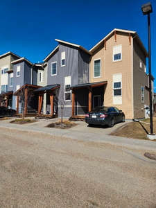2 bedroom,2 full bath townhouse on 3 levels for rent in Leduc