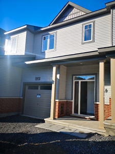 2bedrooms available in a townhouse (Barrhaven)