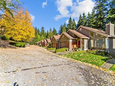 41 4055 INDIAN RIVER DRIVE North Vancouver