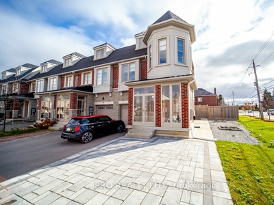 5 Lowther Ave Richmond Hill, ON L4E 2Z7