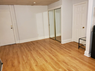 Excellent location - 10 min to St. Clair W or Eglinton W
