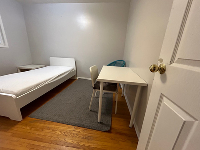 Furnished room in Barrie available now