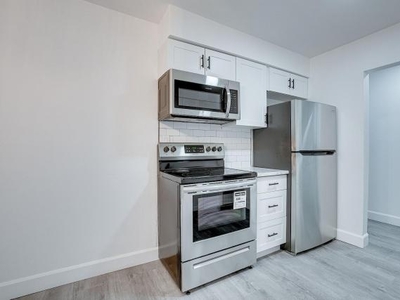 1 Bedroom Apartment Unit Windsor ON For Rent At 1700