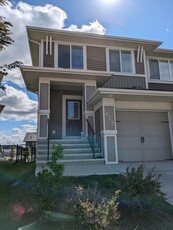 Airdrie Pet Friendly Townhouse For Rent | End-Unit Townhouse in SW Airdrie