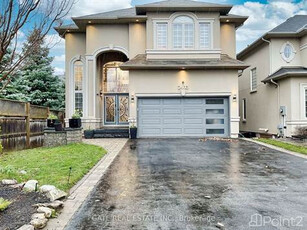 Homes for Sale in West Oak Trails, Oakville, Ontario $2,250,000
