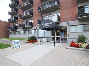 Preston & Carling - 1 BED FOR August 1ST - $1,649 + HYDRO!