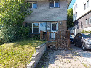 Semi-Detached 3 Bedroom Home for Lease in Oshawa!