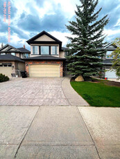 SPACIOUS FULLY FURNISHED 3 BED, 2.5 BATH, 2 STOREY SF HOME WITH