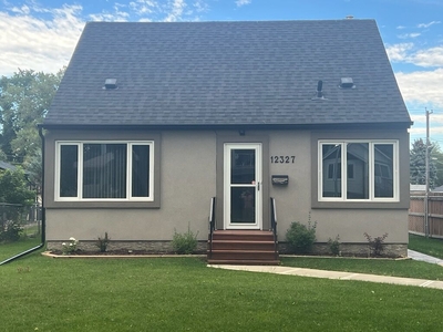 Edmonton Pet Friendly House For Rent | Westwood | Charming Newly Renovated 4 Bedroom