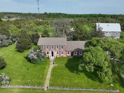 Exclusive country house for sale in Prince Edward, Ontario
