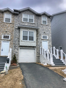 11 King Edward Place - Executive Townhouse for Lease!!!