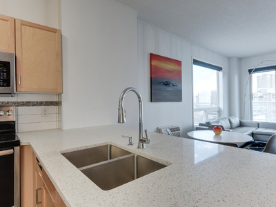 12th Floor Downtown Condo! 2 Bed 2 Bath Steps to the river! Love